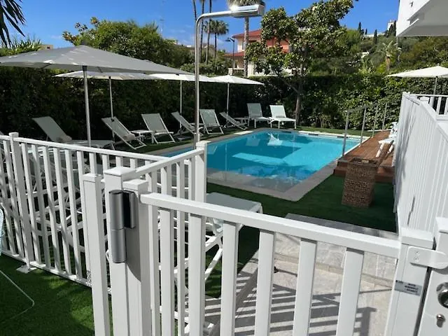 Hotel apartamentowy Residence Carlton - Renovee Avec Piscine Beaulieu-sur-Mer